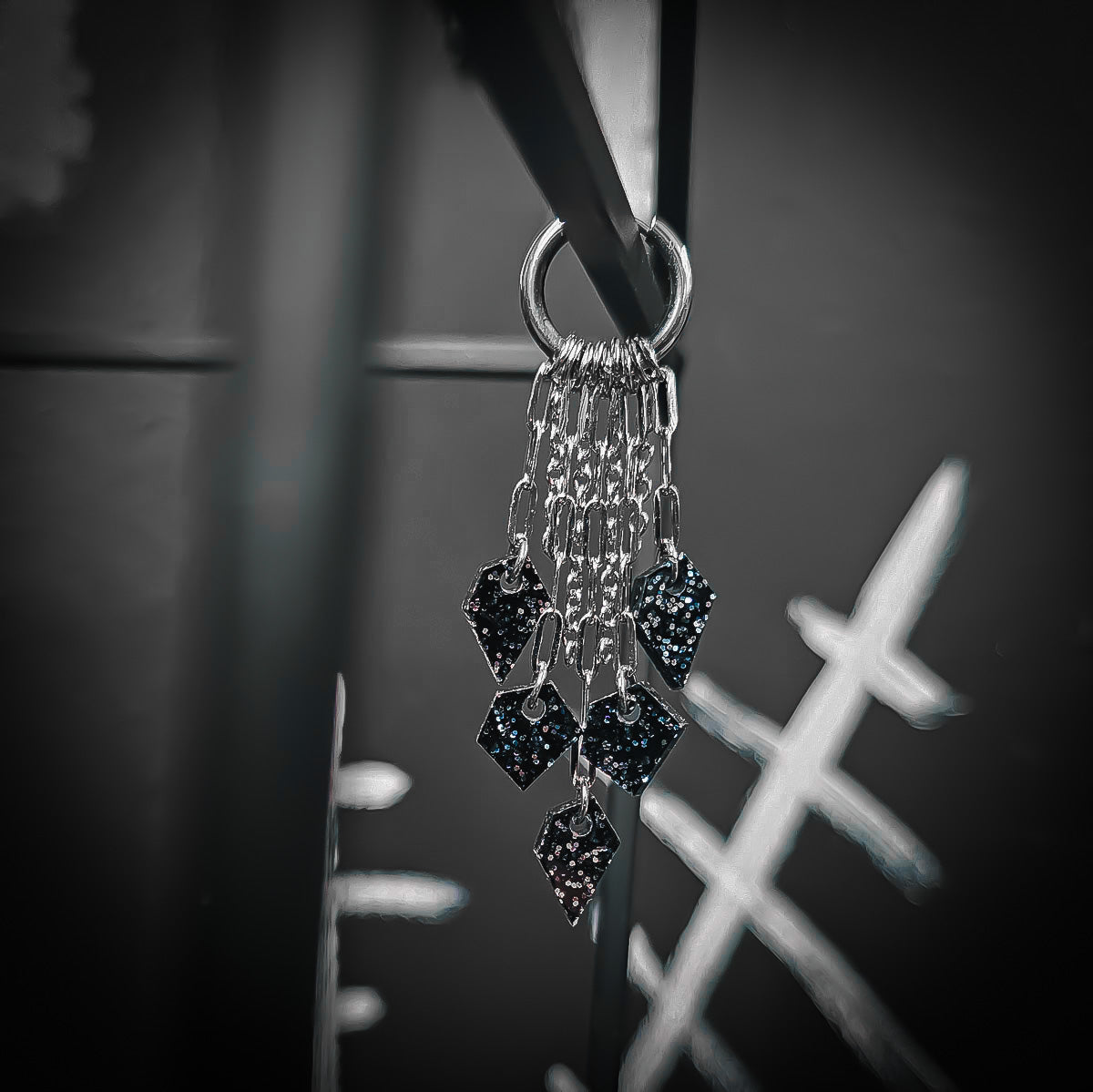MURSKA Chain drop black glitter korvakorut