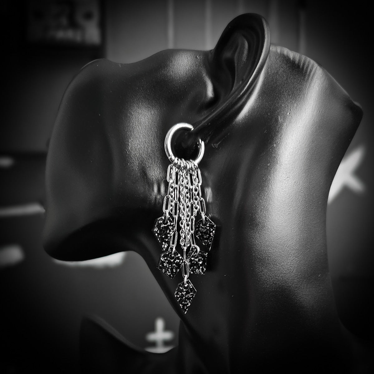 MURSKA Chain drop black glitter korvakorut