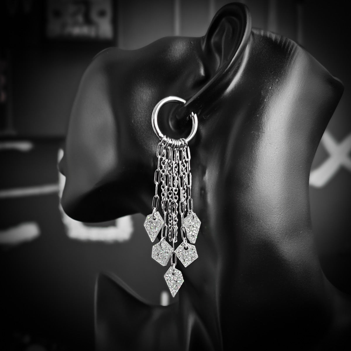 MURSKA Chain drop white glitter korvakorut