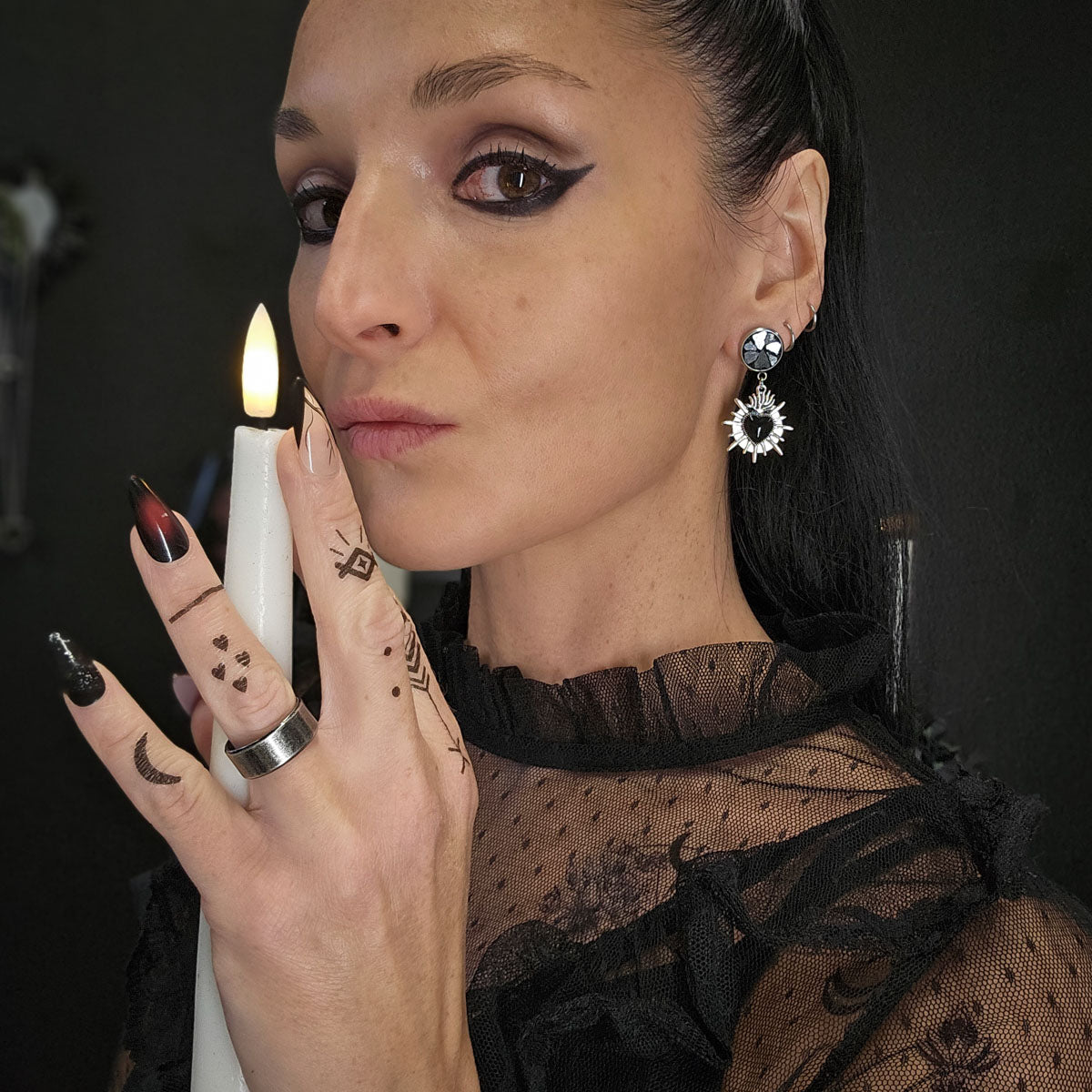 MURSKA Immortal heart black nappikorvakorut