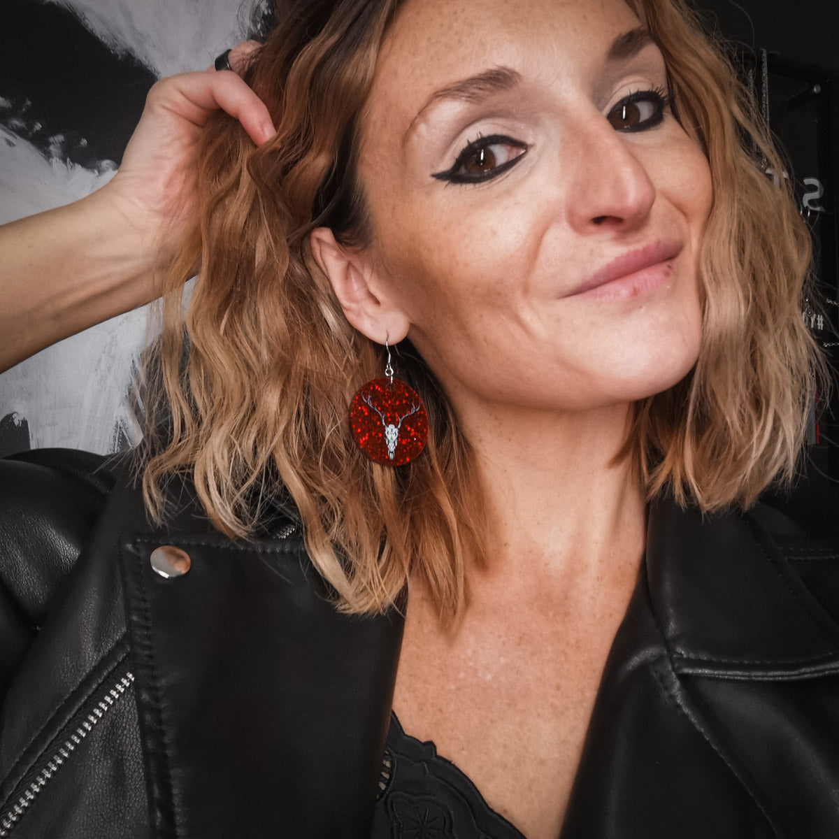 Poron pääkallo red glitter korvakorut